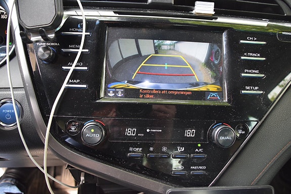 Toyota Camry 11 of 18