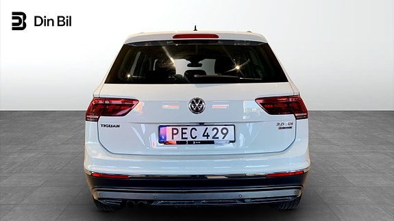 Volkswagen Tiguan 5 of 15