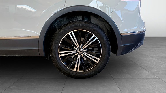 Volkswagen Tiguan 6 of 15