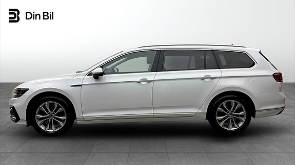 Volkswagen Passat 2 of 5