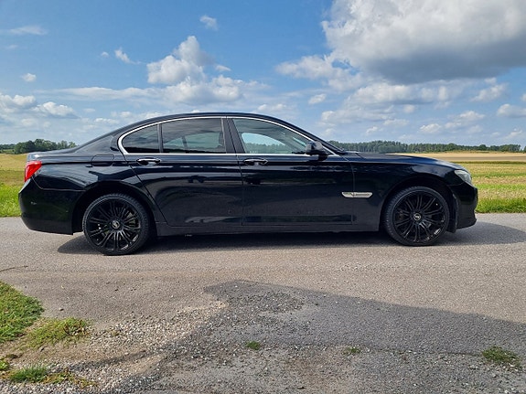 BMW 730 3 of 5