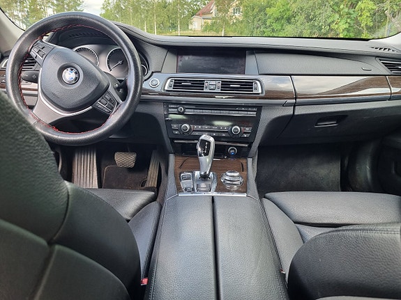 BMW 730 4 of 5