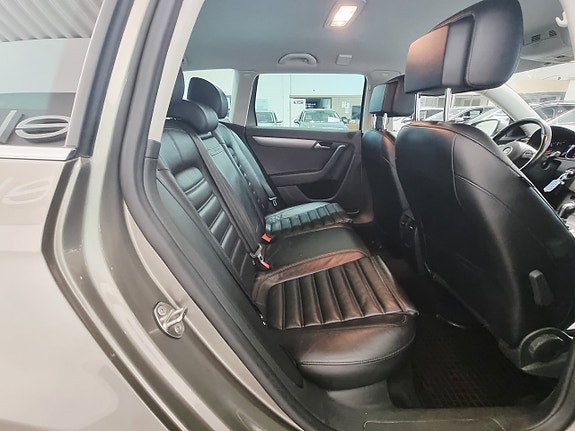 Volkswagen Passat 22 of 26