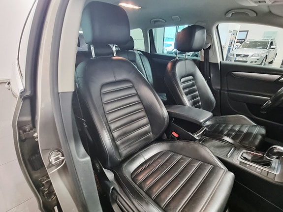 Volkswagen Passat 21 of 26