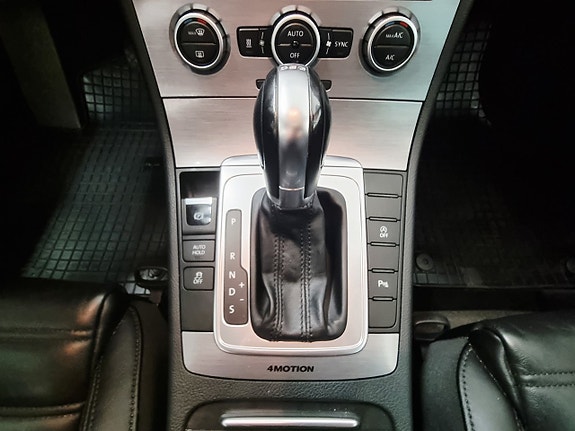 Volkswagen Passat 12 of 26