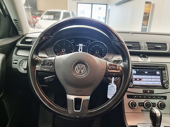 Volkswagen Passat 10 of 26