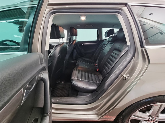 Volkswagen Passat 8 of 26