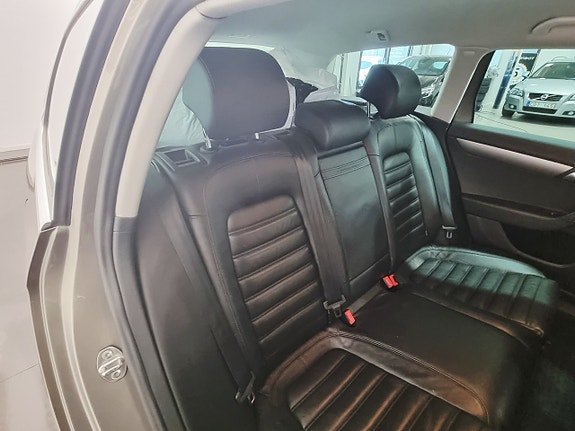 Volkswagen Passat 23 of 26