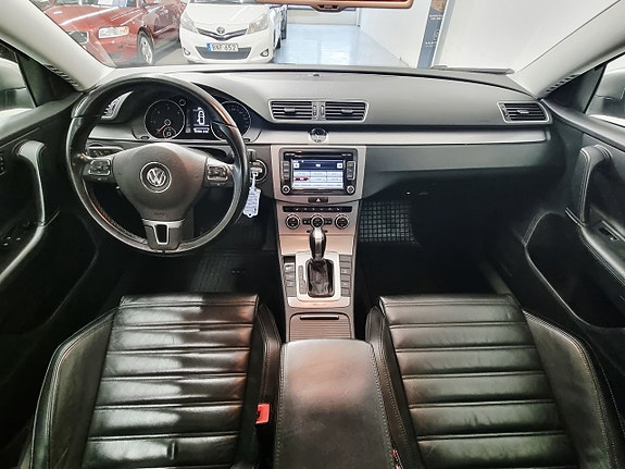 Volkswagen Passat 11 of 26