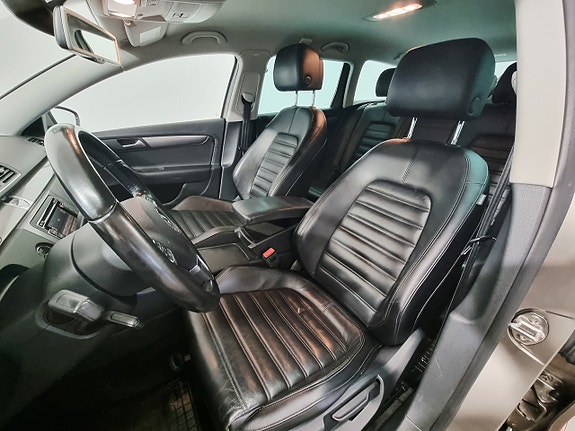 Volkswagen Passat 7 of 26