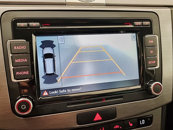Volkswagen Passat 13 of 26