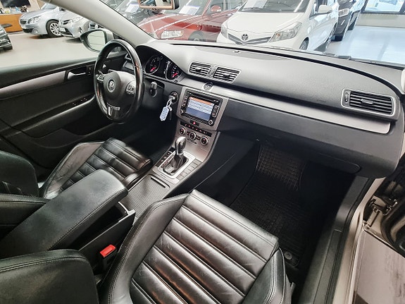 Volkswagen Passat 20 of 26