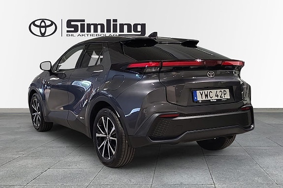 Toyota C-HR 2 of 5
