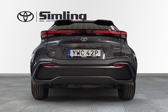 Toyota C-HR 4 of 5