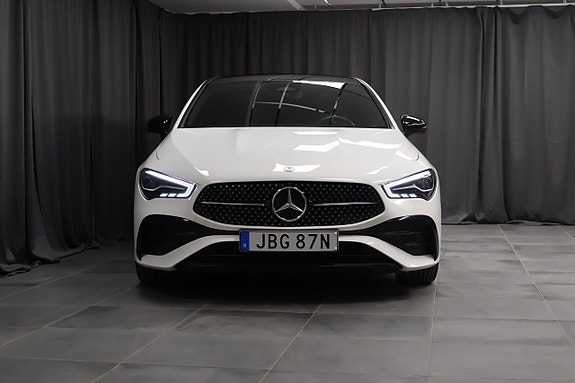 Mercedes-Benz CLA200 3 of 5
