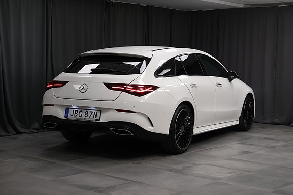 Mercedes-Benz CLA200 2 of 5