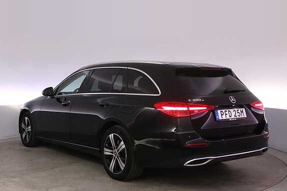 Mercedes-Benz C300 4 of 5
