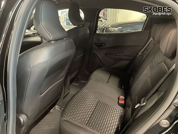 Renault Clio 8 of 17