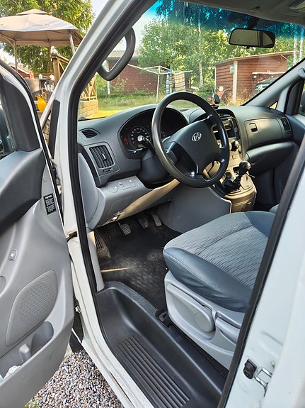 Hyundai H-1 9 of 13
