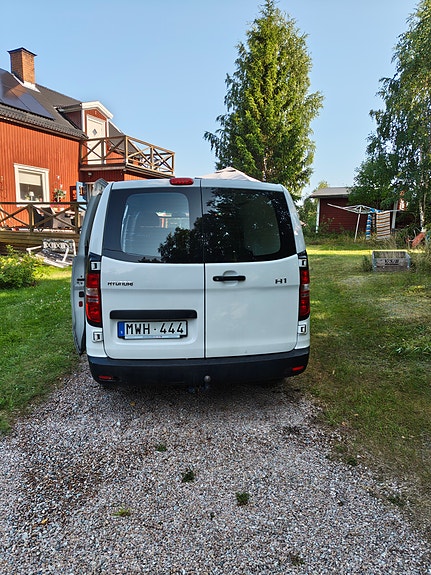 Hyundai H-1 12 of 13