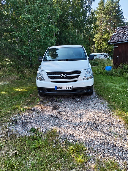 Hyundai H-1 11 of 13