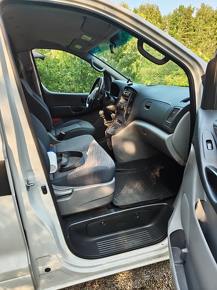 Hyundai H-1 6 of 13