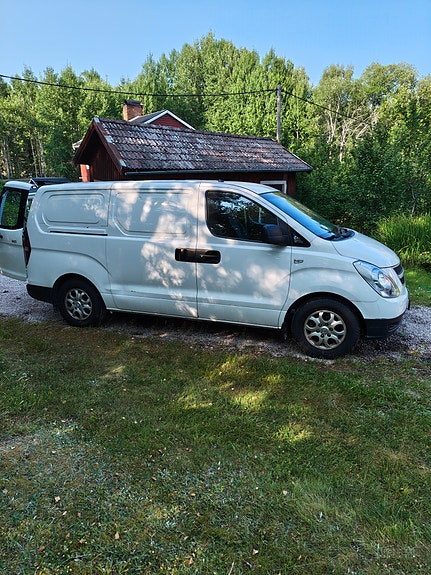 Hyundai H-1 7 of 13