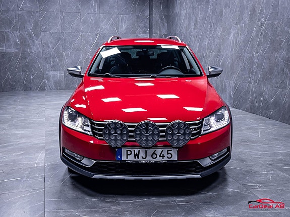 Volkswagen Passat Alltrack 2 of 5