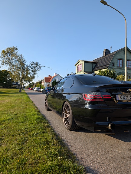 BMW 335d 3 of 5