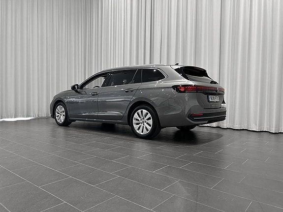 Volkswagen Passat 3 of 5