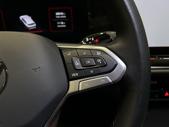 Volkswagen Passat 12 of 15