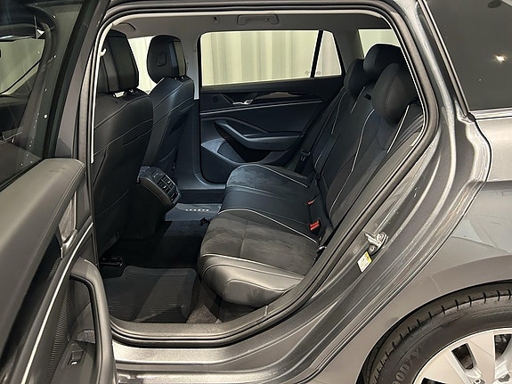 Volkswagen Passat 8 of 15