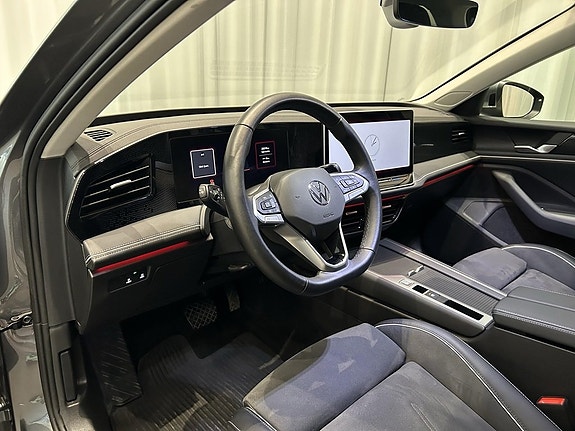 Volkswagen Passat 9 of 15