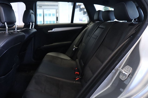 Mercedes-Benz C220 18 of 20