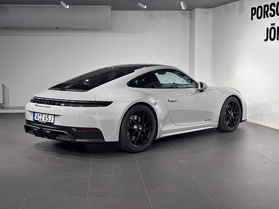 Porsche 911 Carrera 4 GTS 5 of 5