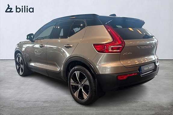 Volvo XC40 2 of 5