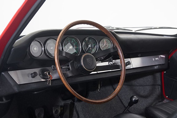 Porsche 911 12 of 30