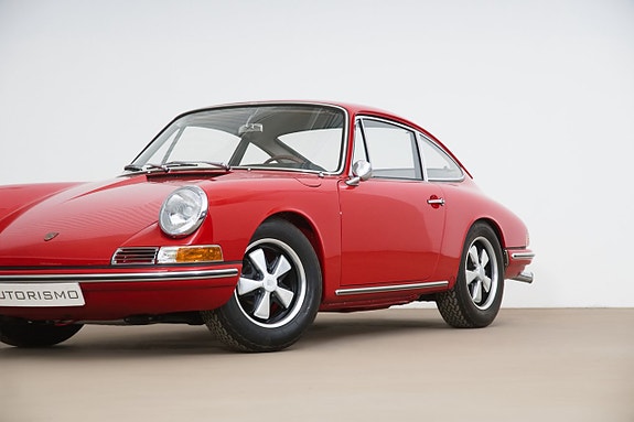 Porsche 911 3 of 5