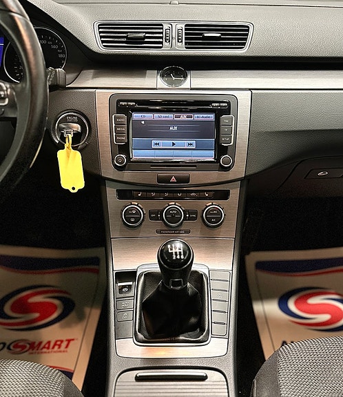 Volkswagen Passat 11 of 21