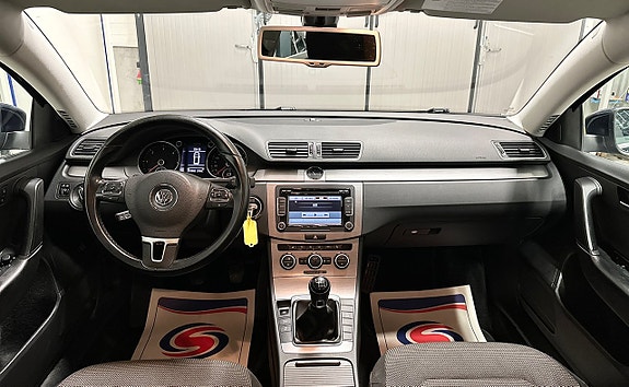 Volkswagen Passat 10 of 21