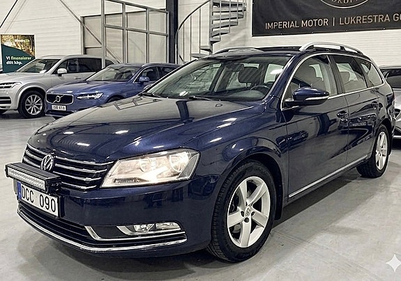 Volkswagen Passat 2 of 5