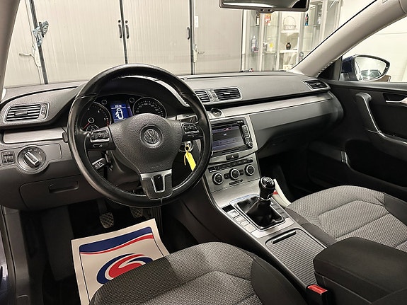 Volkswagen Passat 9 of 21