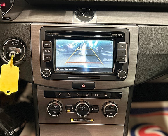 Volkswagen Passat 17 of 21