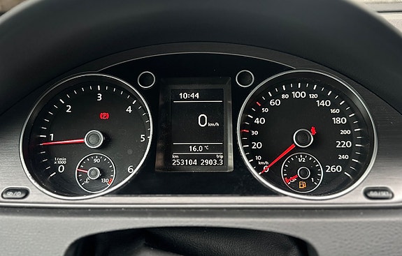 Volkswagen Passat 14 of 21