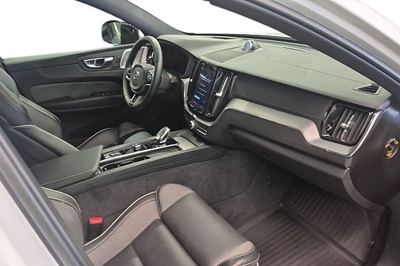 Volvo XC60 11 of 24