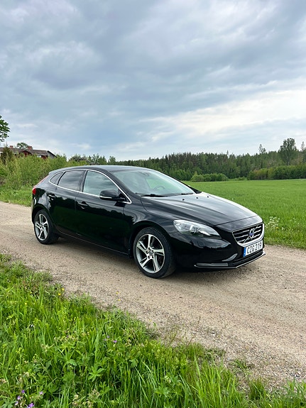Volvo V40 2 of 5