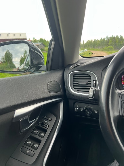 Volvo V40 13 of 15