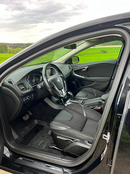 Volvo V40 12 of 15