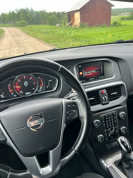 Volvo V40 8 of 15