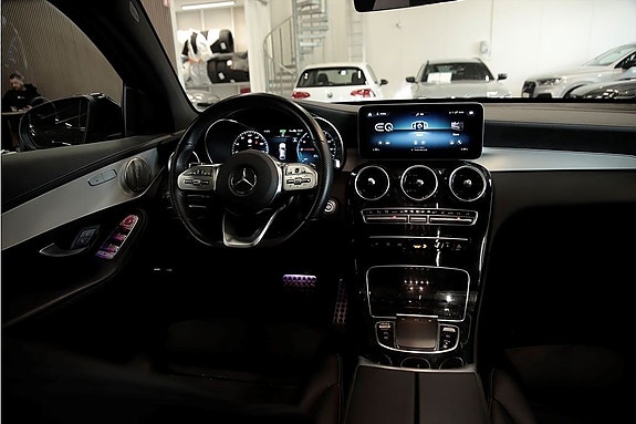 Mercedes-Benz GLC300 e 6 of 13